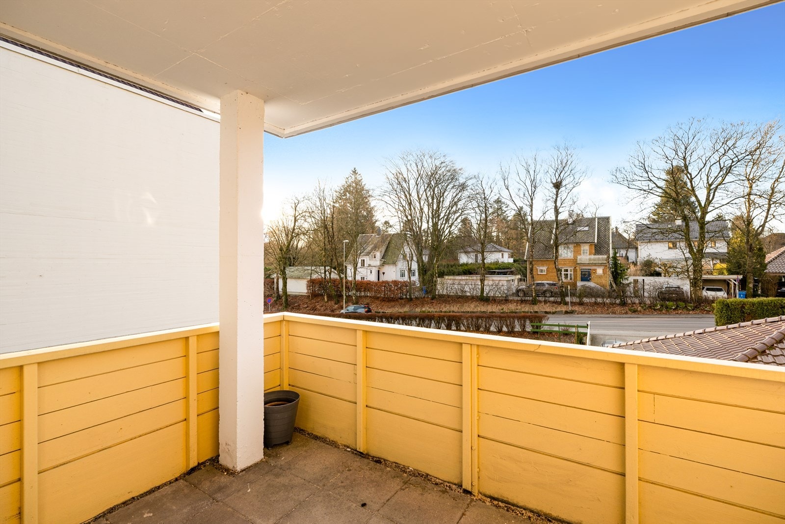 Fra stuen er det utgang til en herlig balkong. Galleribilde