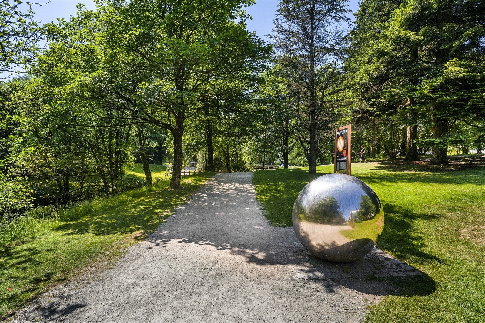 Ta deg en luftetur i parken like ved leiligheten. Galleribilde