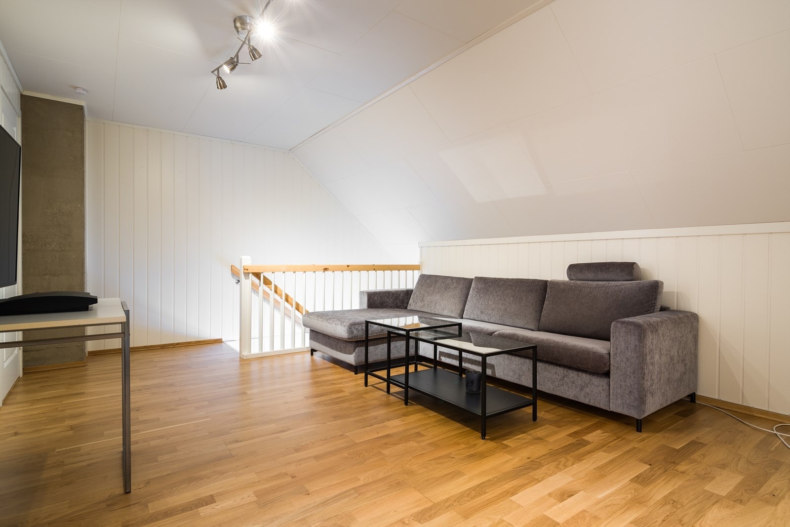 Ved soverommene i andre etasje er det en pen og luftig loftstue. Galleribilde