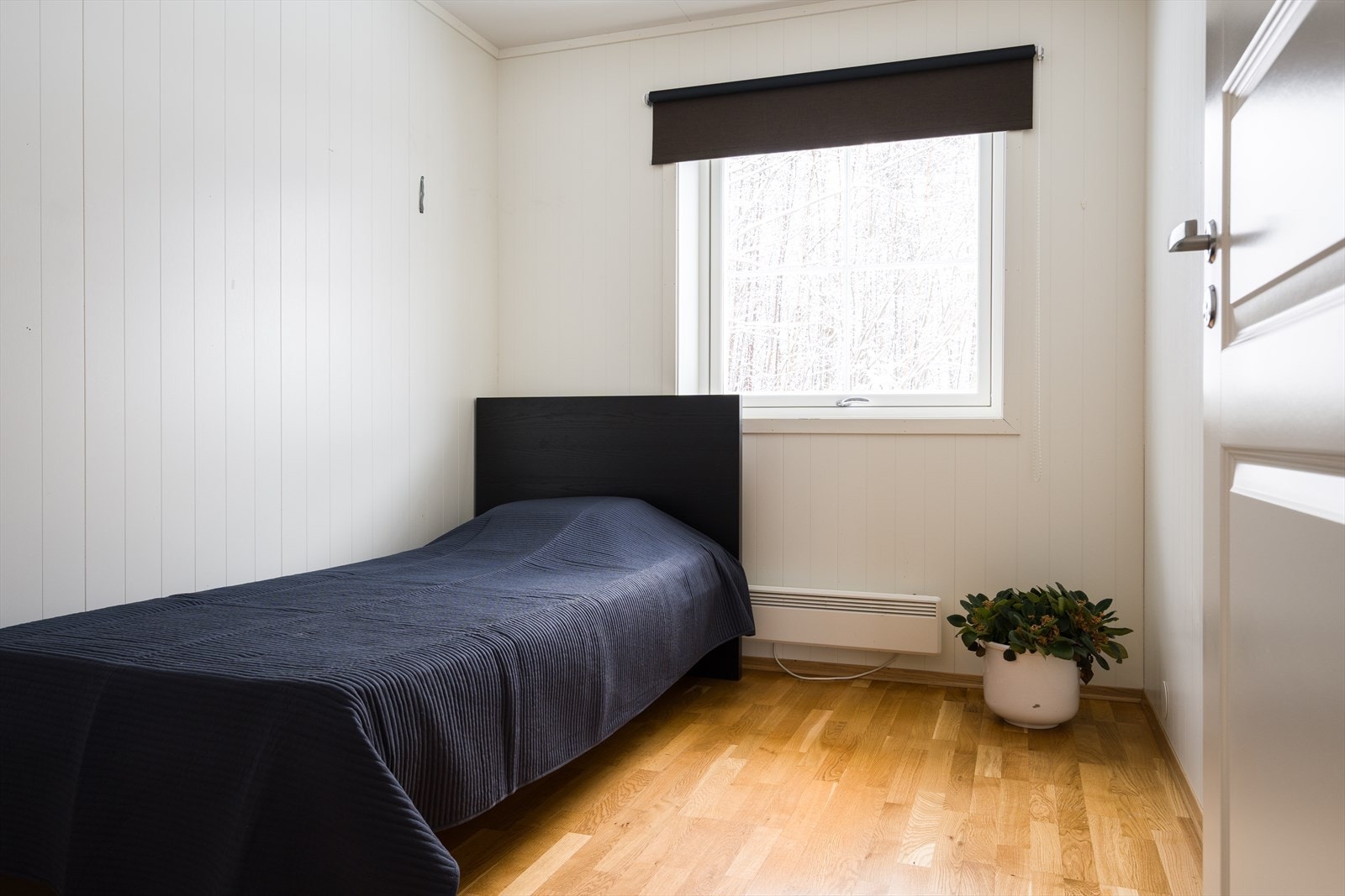 Det er 3 soverom i boligen, hvor ett av de er i tilknytning til entreen. Galleribilde