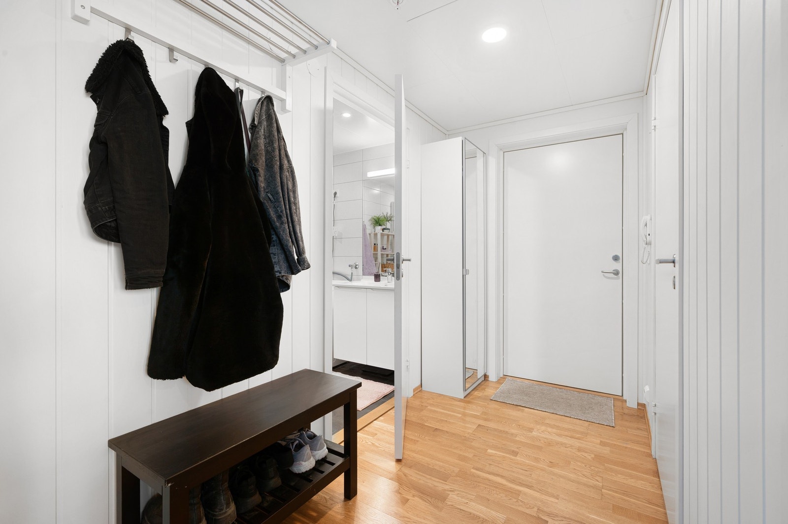 Bod ved inngangsparti for ekstra oppbevaring. Galleribilde