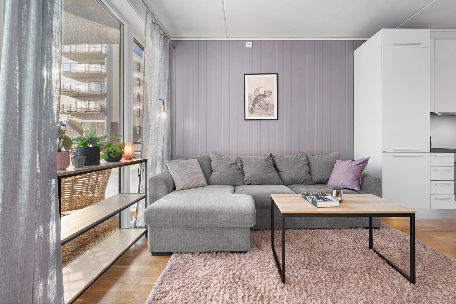 God plass til sofagruppe på stuen. Galleribilde