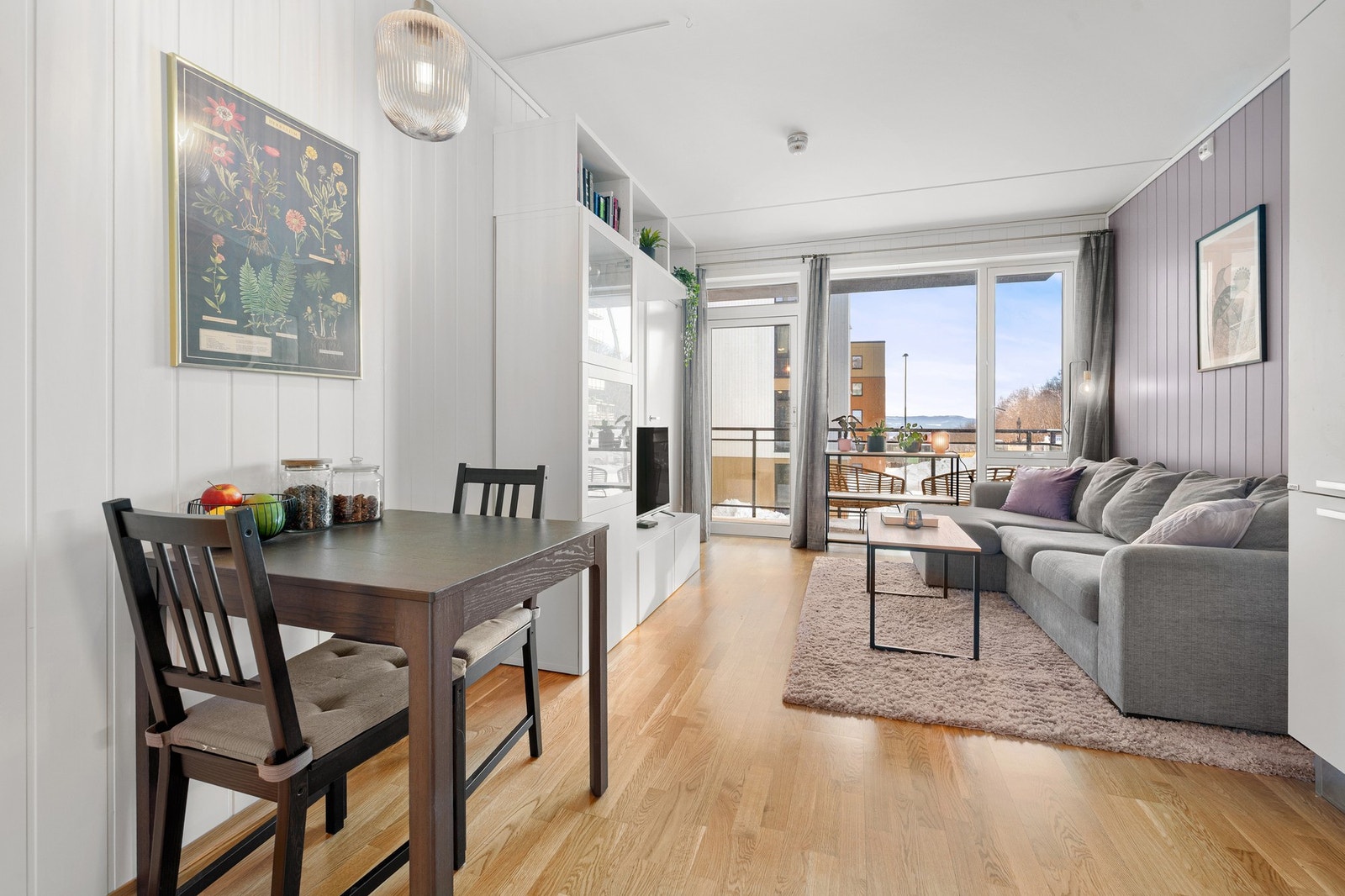 Åpen stue/kjøkkenløsning å 17,3m². Galleribilde