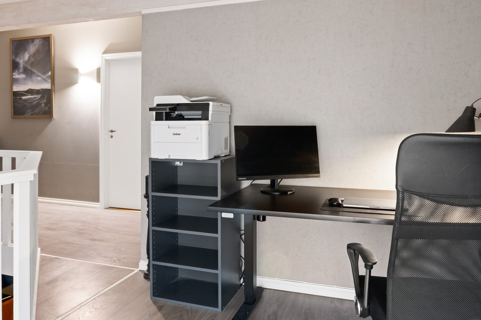 Kontorplass. Galleribilde