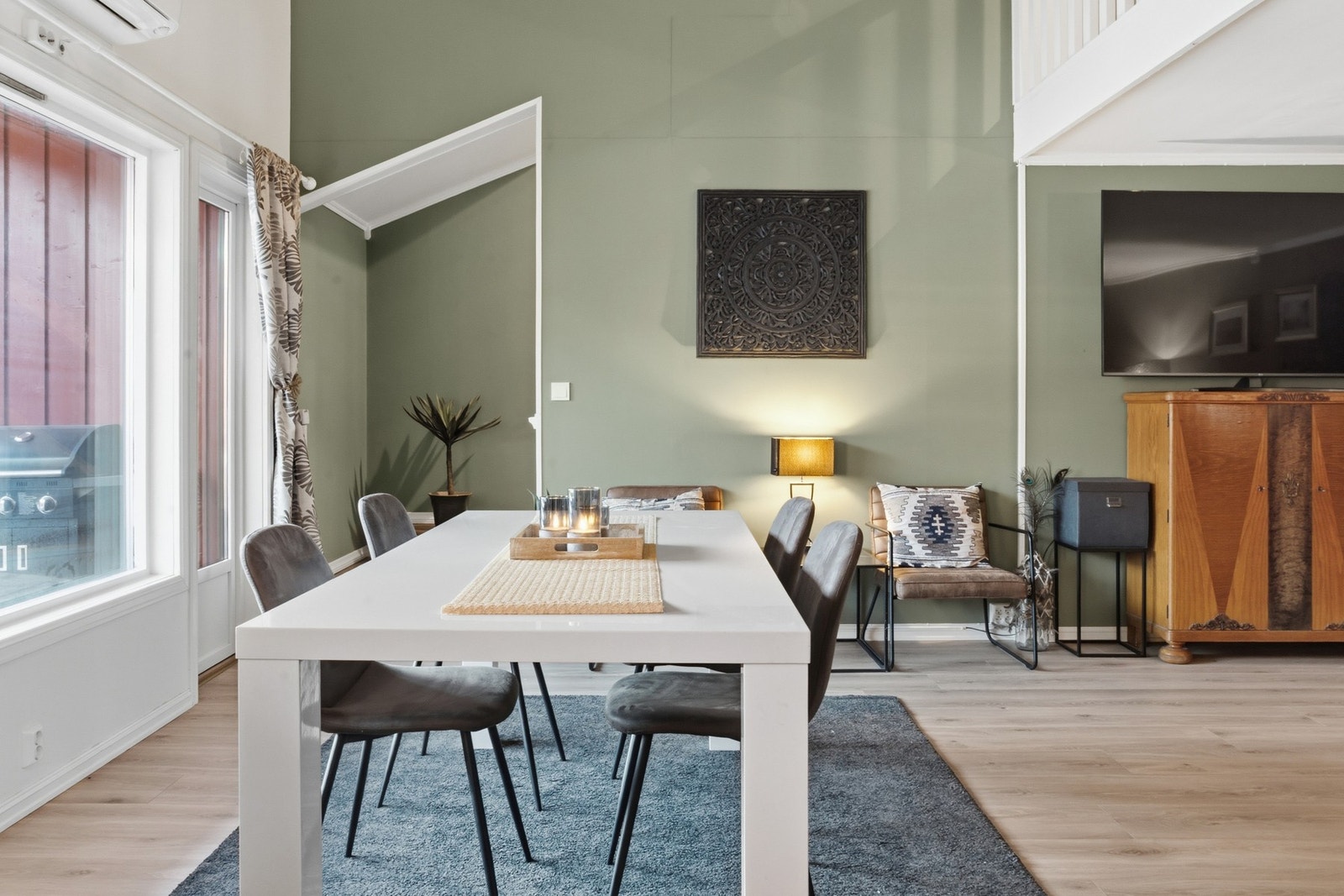 Vinduene slipper inn rikelig med lys. Galleribilde