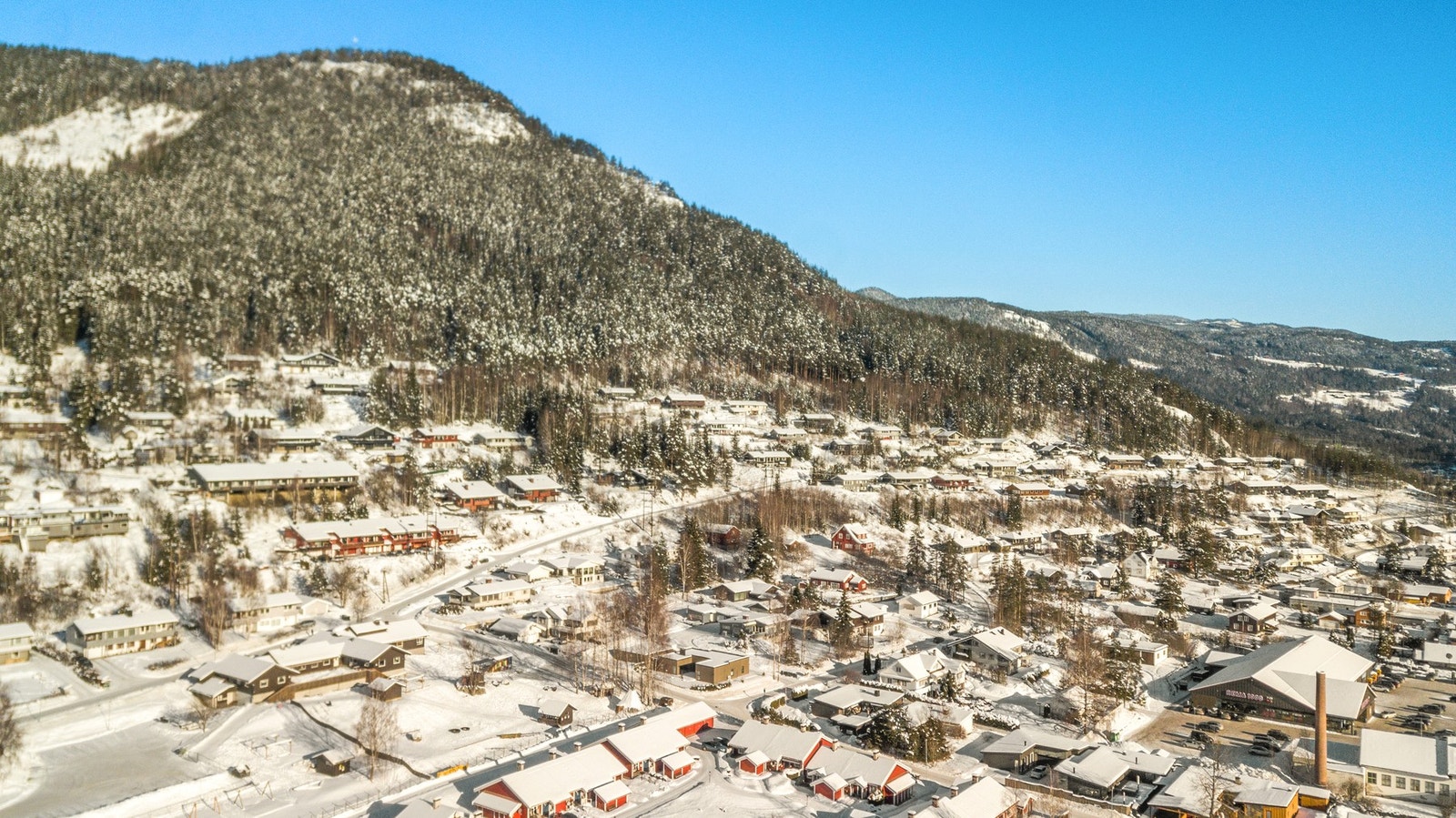 Boligen ligger kun 100 meter i fra Breidokk barnehage og Rema 1000 er ca. 7 minutters gange unna. Galleribilde