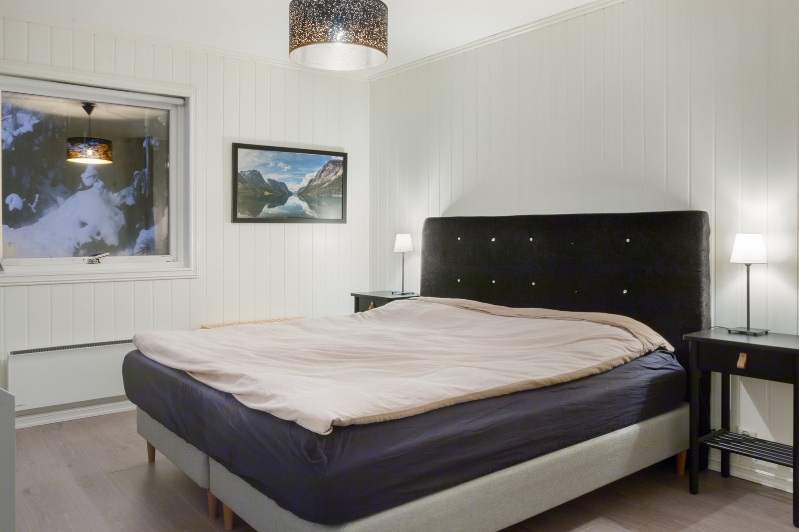 Boligen har 3 soverom. Dette er soverom 1. Galleribilde