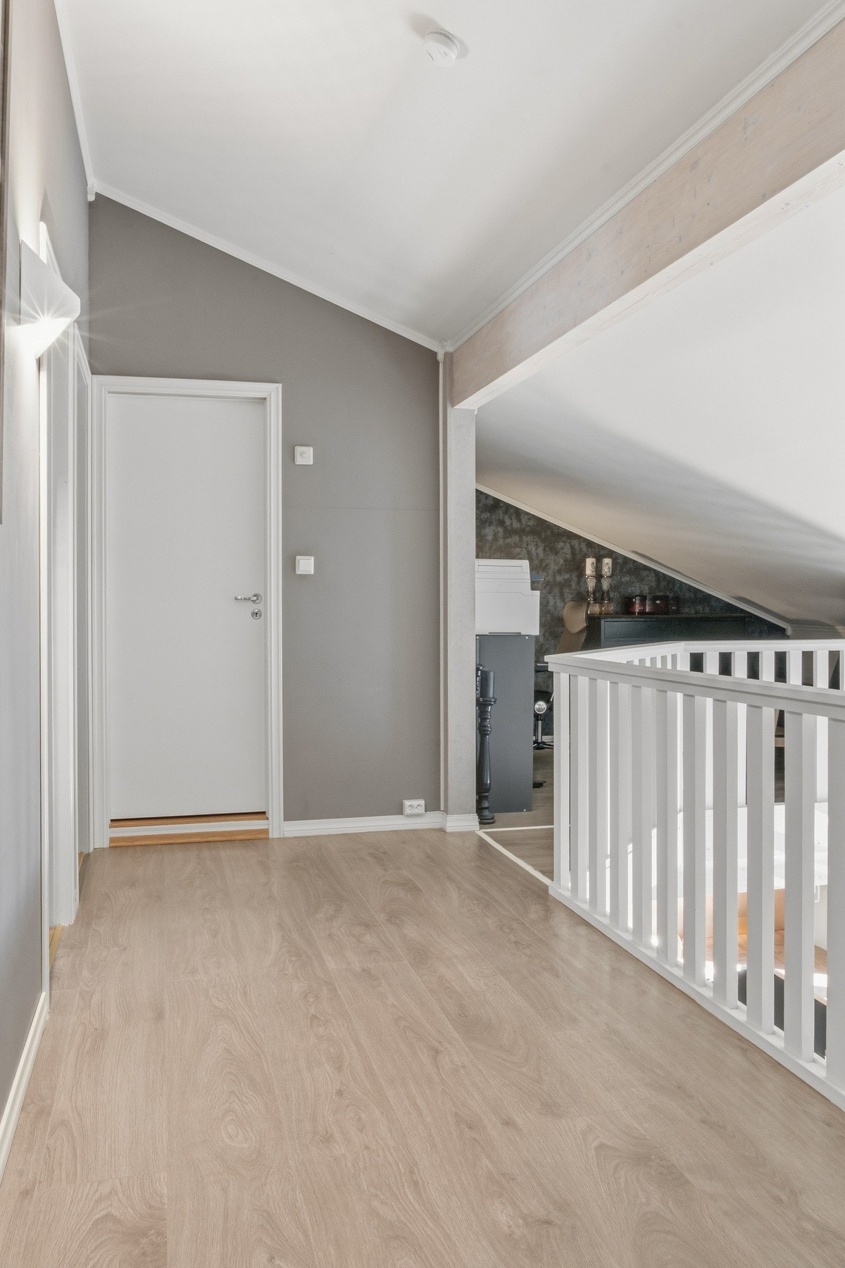 I andre etasje er det 3 soverom, bad og loftstue. Galleribilde