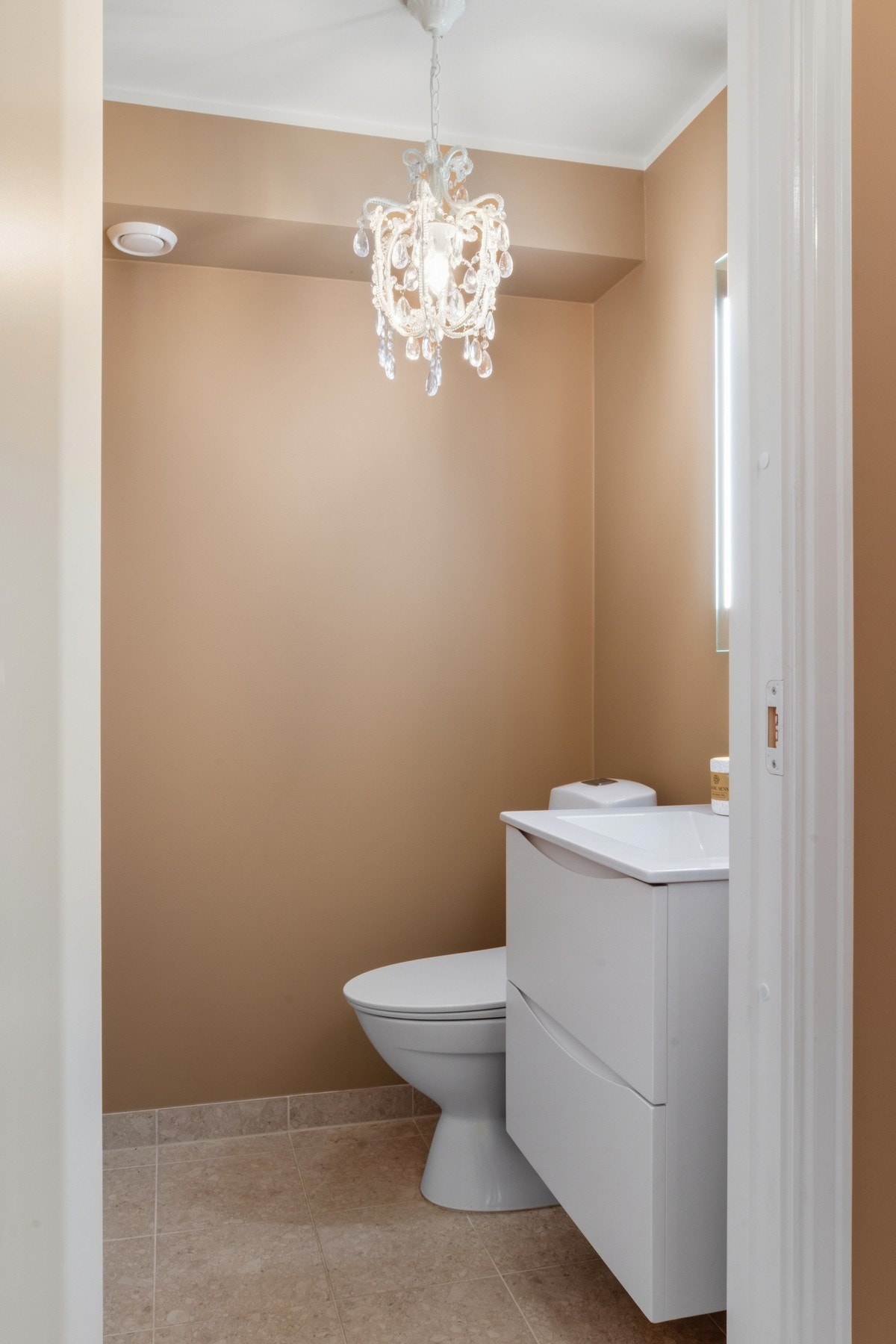 Toalettrommet. Galleribilde