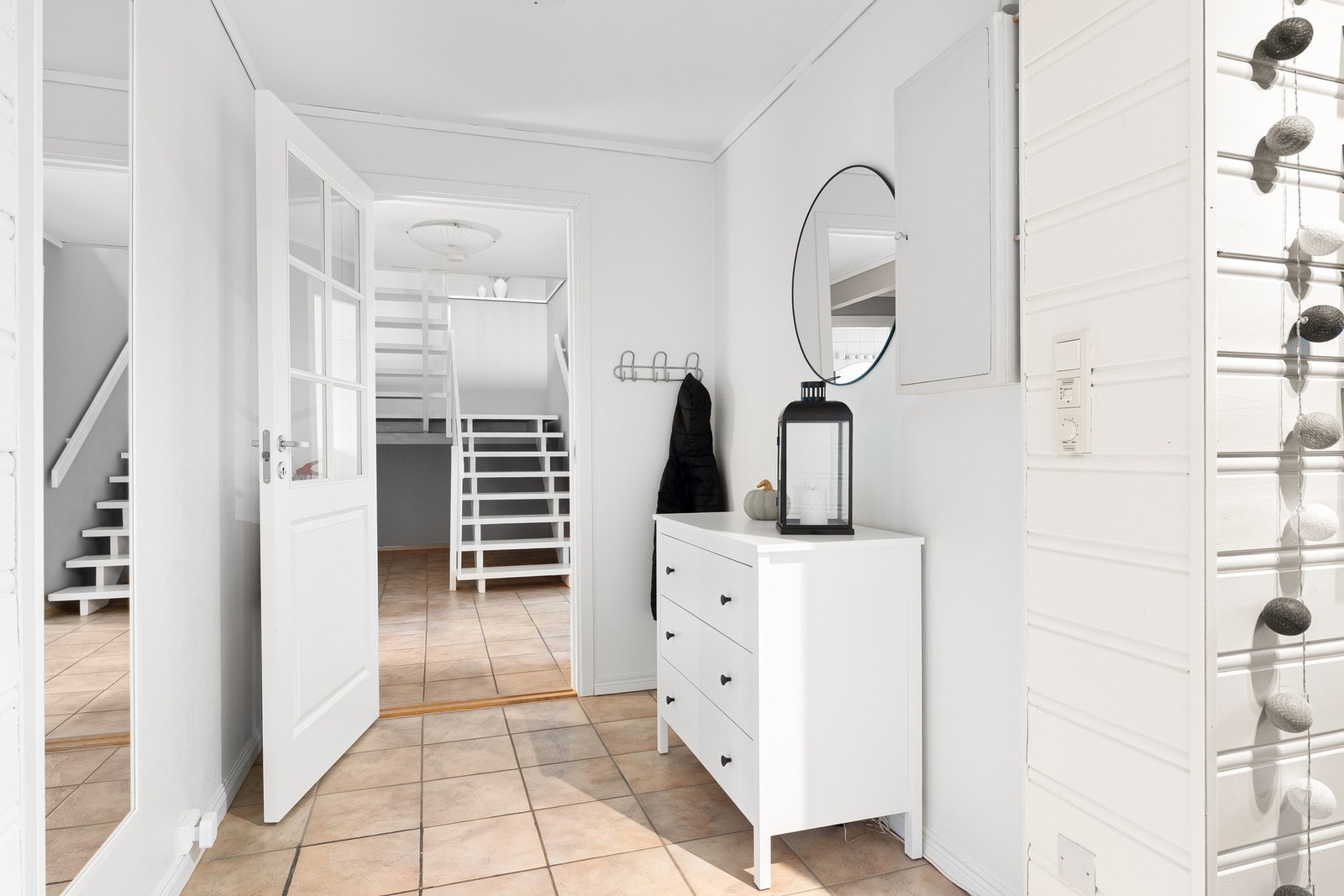 Stor praktisk innvendig bod med tilgang fra gang. Fremkommer ikke på bilde, men se plantegning. Galleribilde