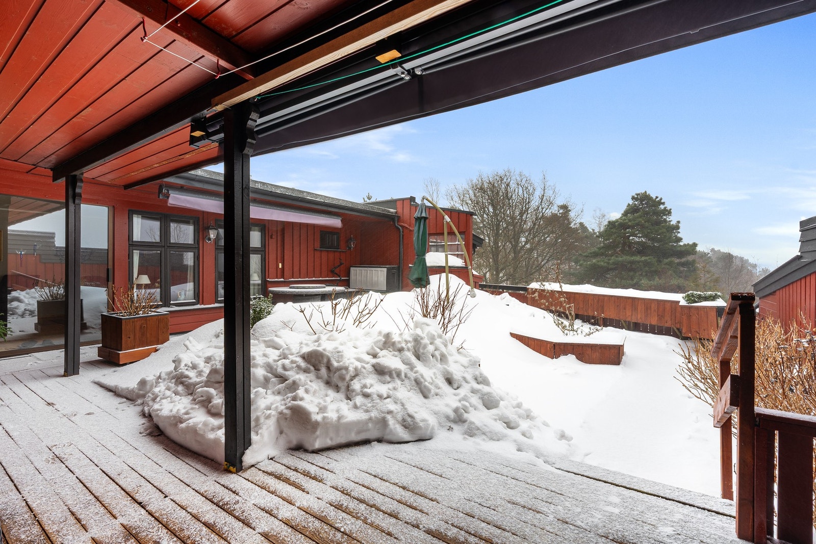 - Elektriske markiser ble montert sommer 2025 | Perfekt for varme sommerdager - Galleribilde