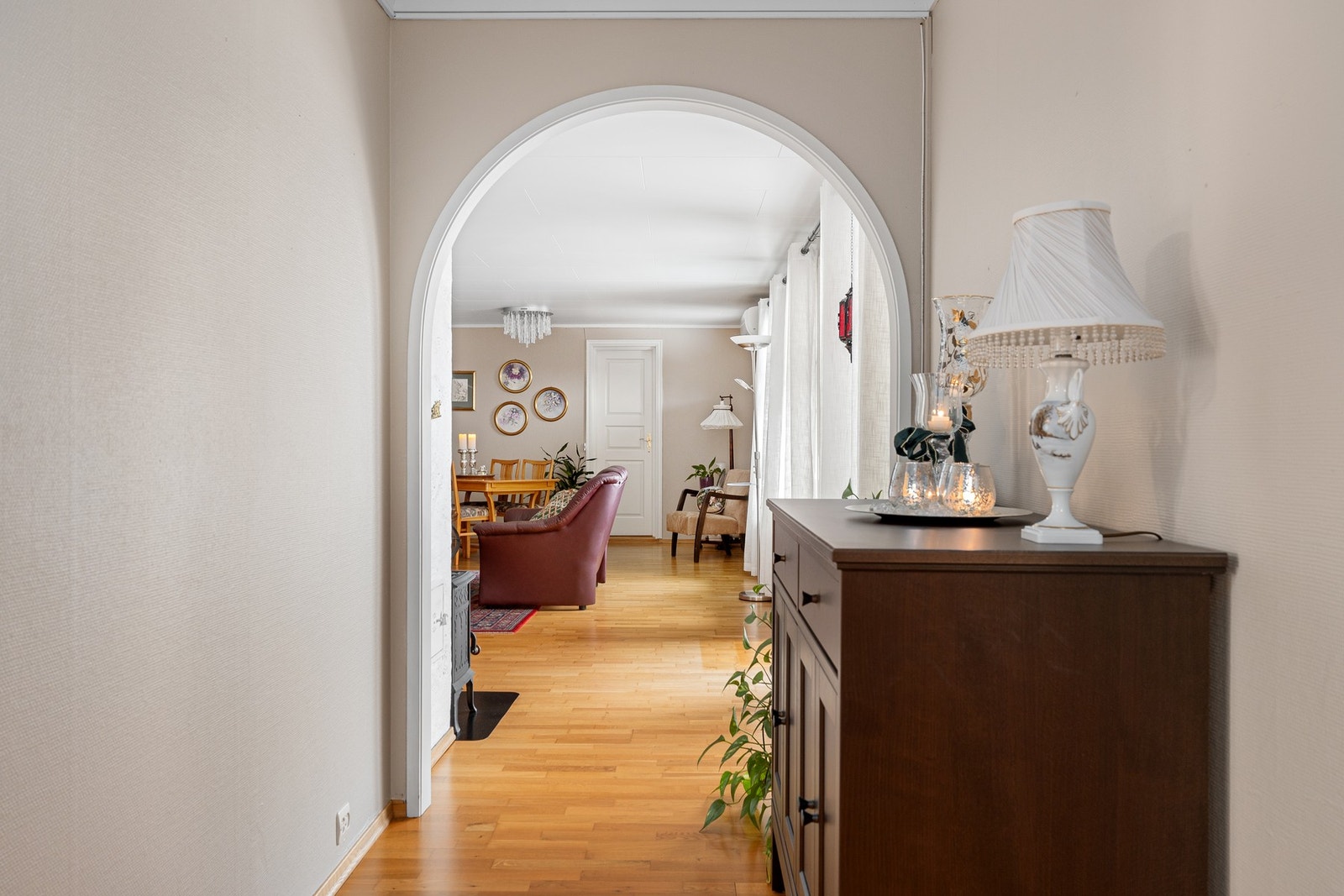 - Boligen har fin planløsning over en flate | Praktisk og lettstelt - Galleribilde