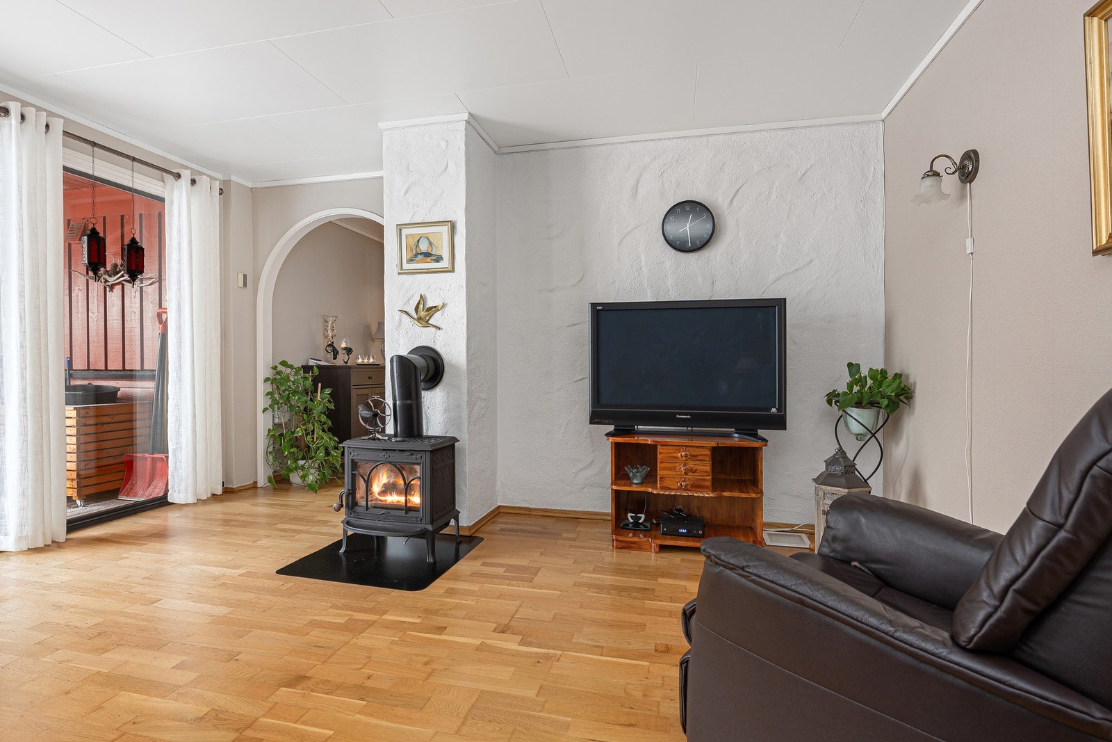 - Det er både vedovn og varmepumpe i boligen - Galleribilde