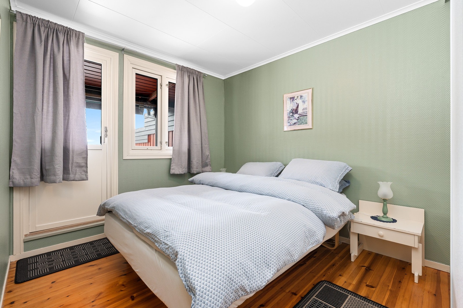 - Soverom | Fra dette rommet er det også utgang til uteplassen - Galleribilde