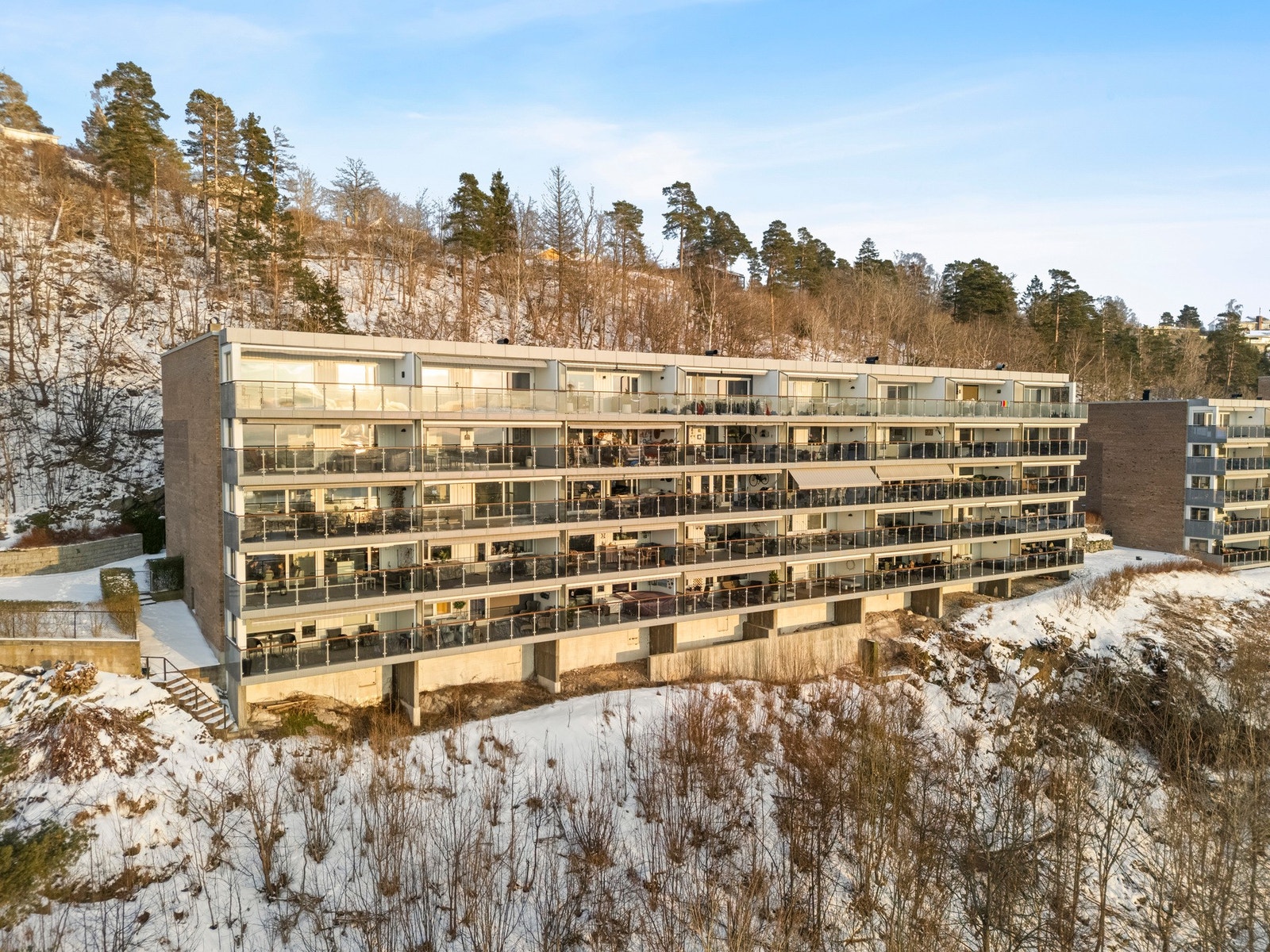 Andelsleilighet beliggende i 3. etasje i boligblokk. Galleribilde