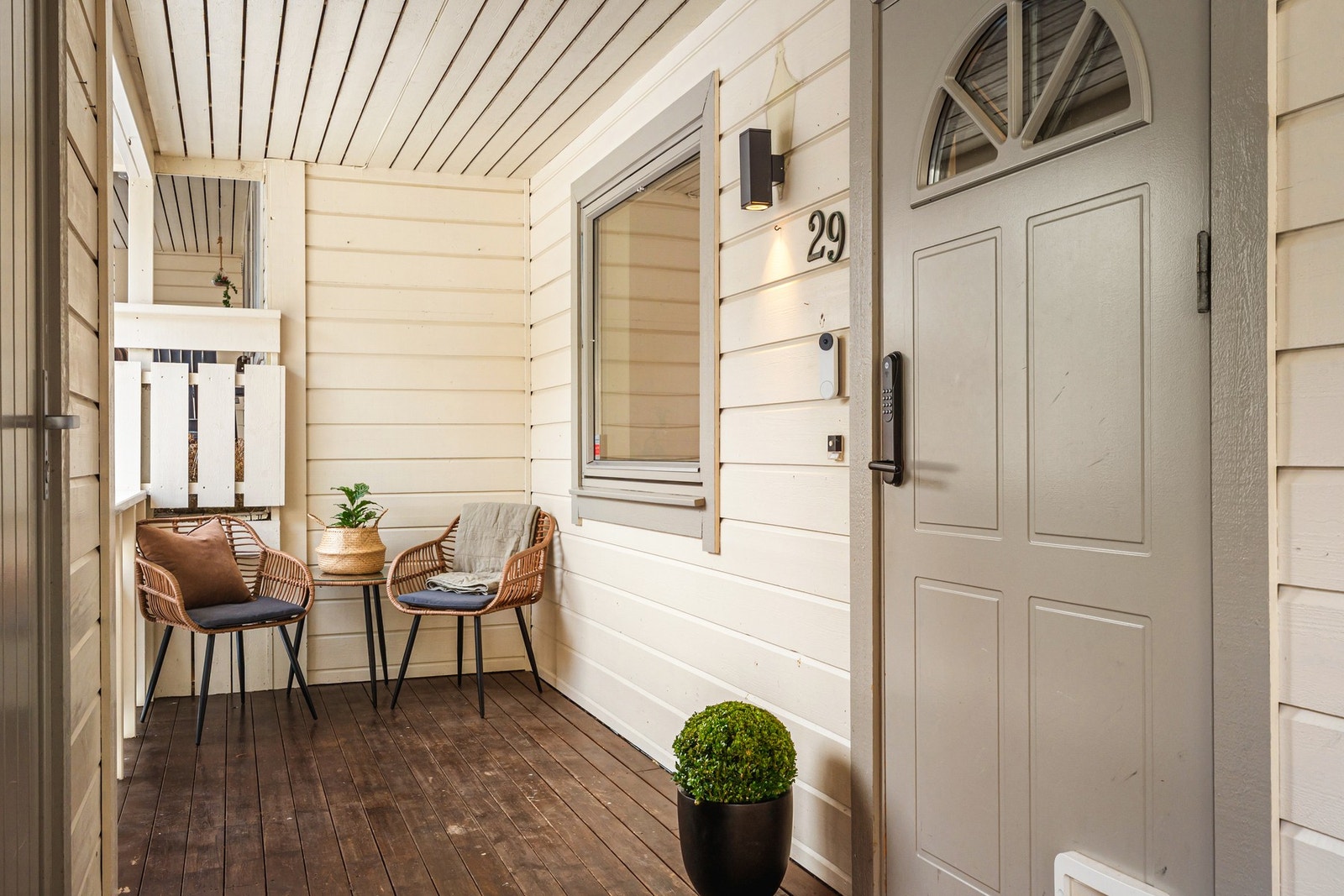 Det medfølger en bod på 4,6 kvm (gulvareal 10,5 kvm) i svalgangen. Galleribilde