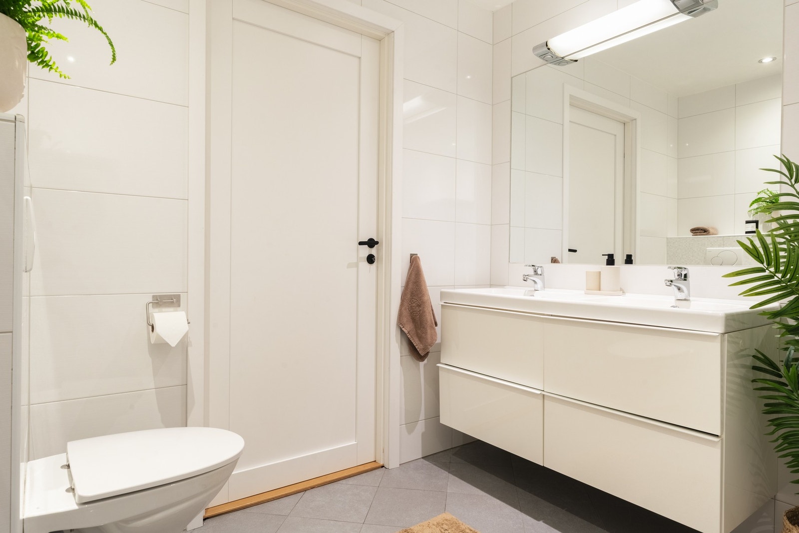 Helfliset bad på 5,8 kvm med varmekabler i gulv. Galleribilde