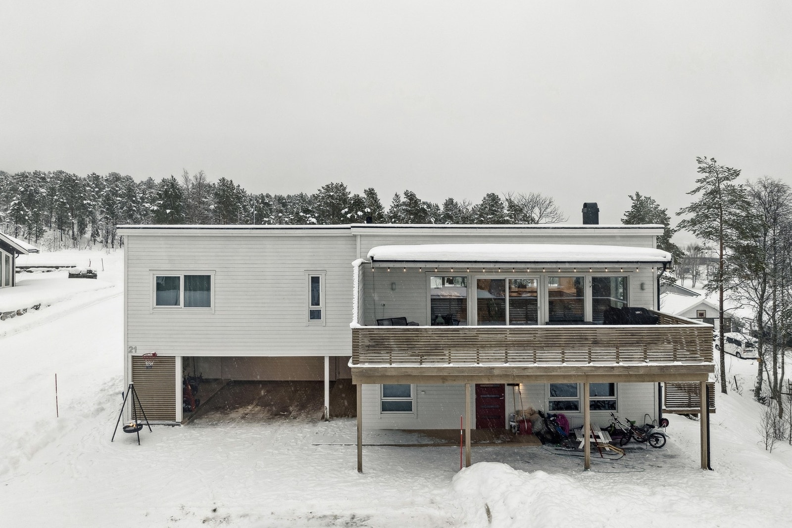 Boligen er fra 2019 og har en god planløsning over to etasjer Galleribilde