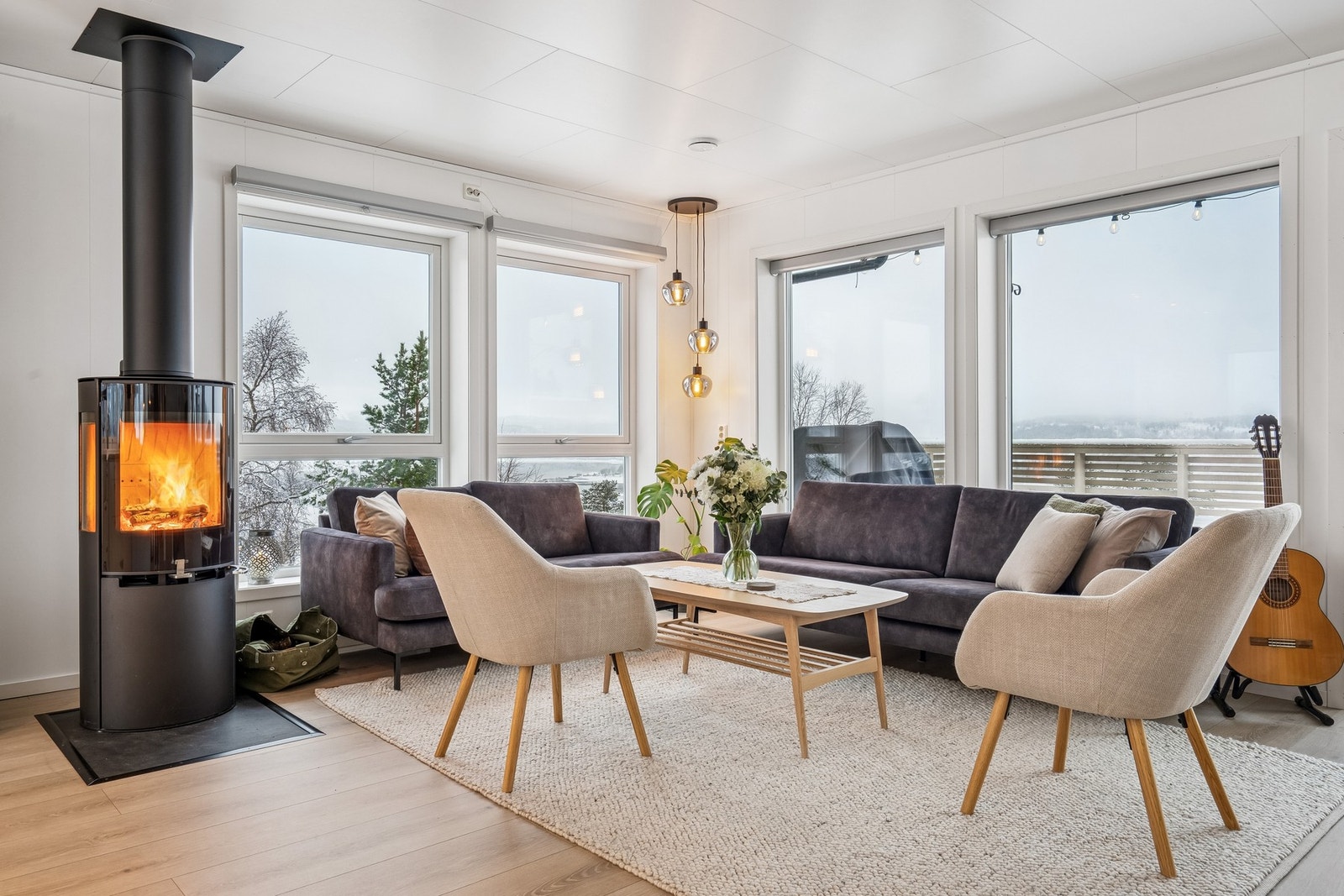 Stue med vedfyring Galleribilde