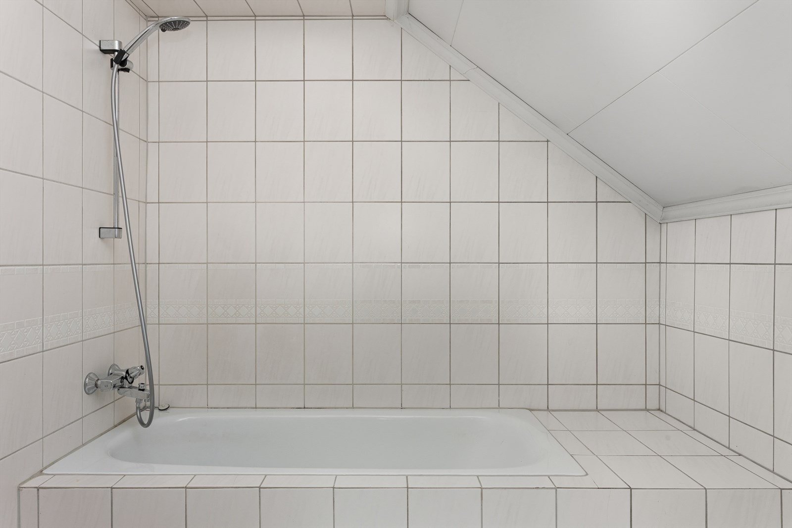 Innfliset badekar Galleribilde