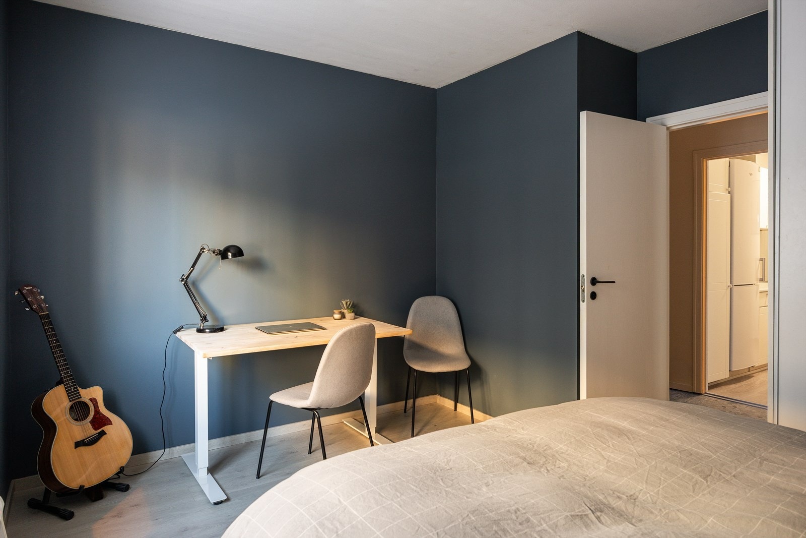 Her har du god plass til dobbeltseng og tilhørende møblement. Galleribilde