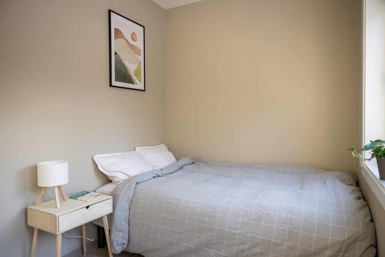 Soverommet ligger vendt ut mot bakgård. Galleribilde