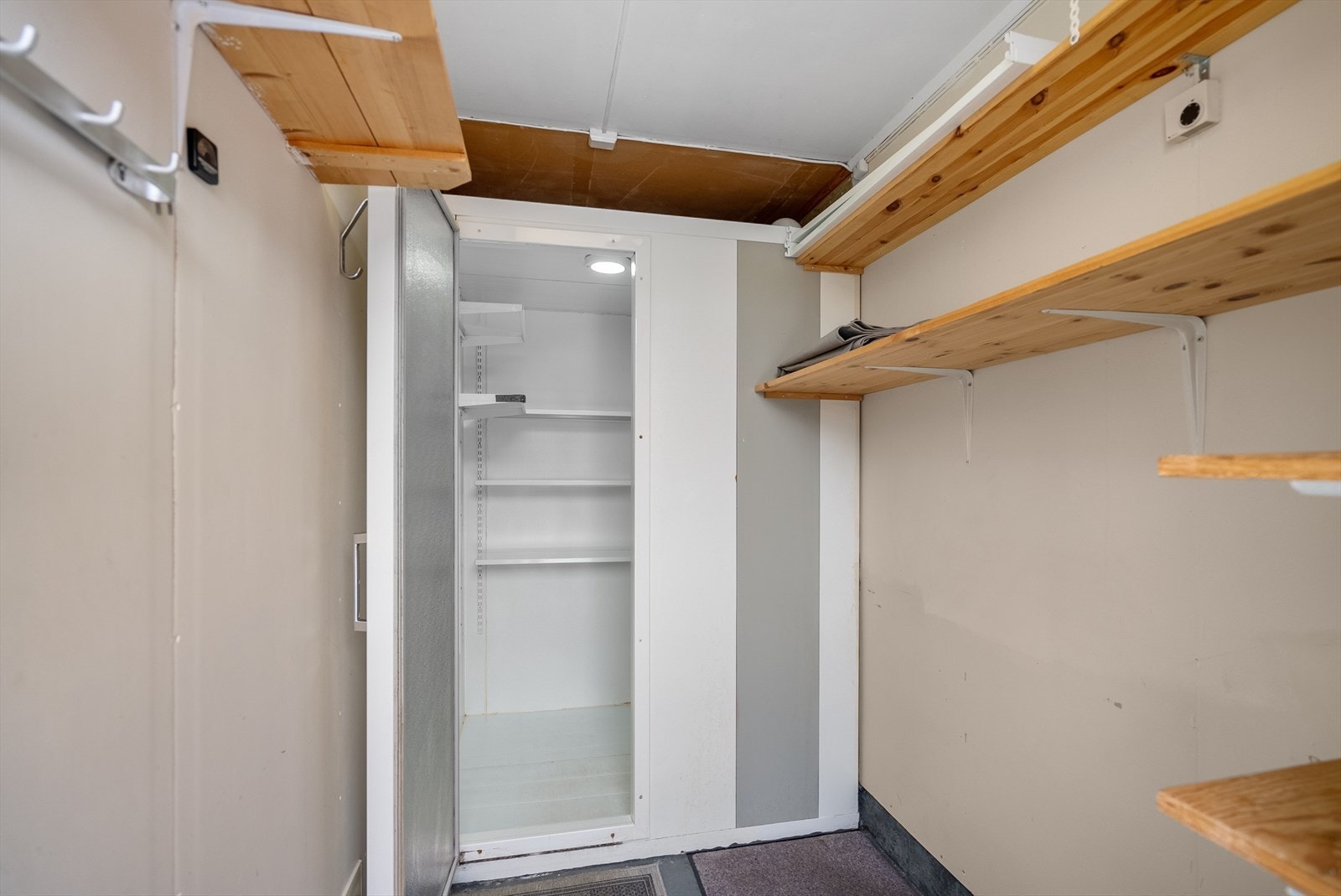 Bod med lagringsplass Galleribilde