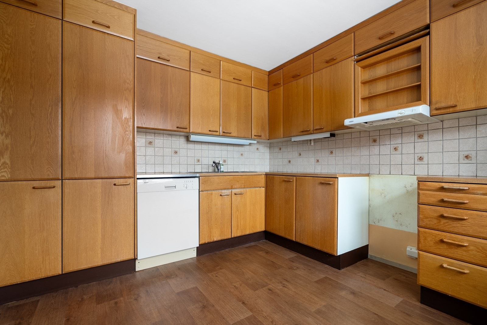 Kjøkkenventilator med avtrekk ut Galleribilde