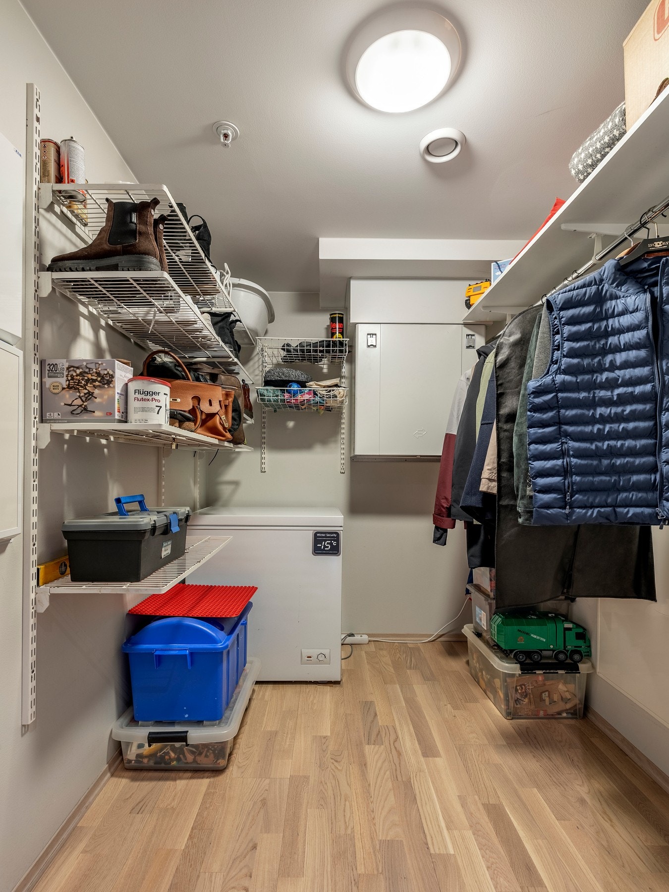 Det er ellers ekstra lagringsplass i innvendig bod. Galleribilde