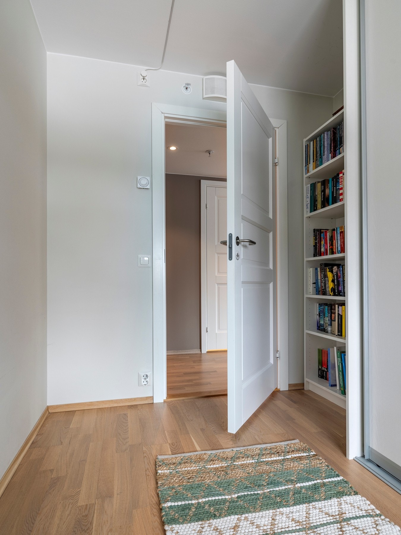 Dette rommet er også innredet med skyvedørsgarderobe. Galleribilde