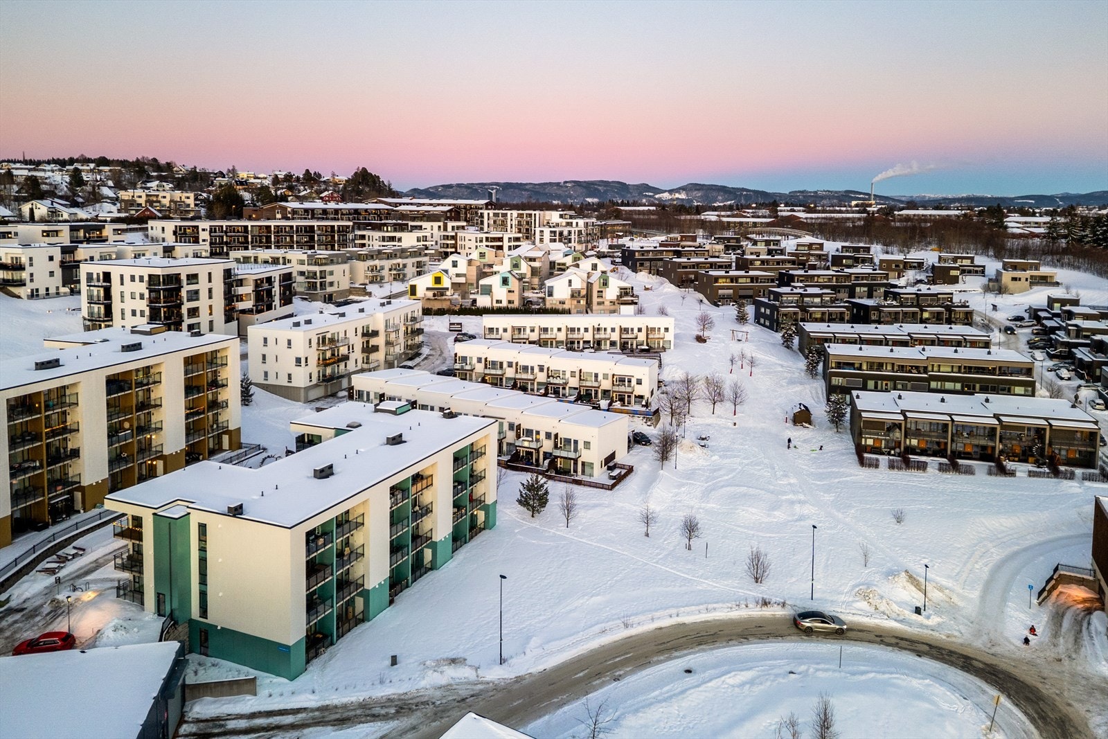 Velkommen til en hyggelig visningsopplevelse! Ta kontakt med megler på (m: 906 56 880) dersom oppsatt visningstidspunkt ikke passer. Galleribilde