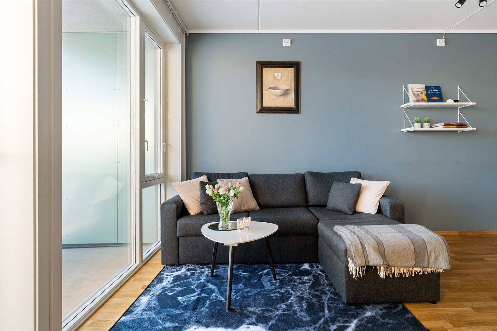 I tillegg til dette går felleskostnadene til felles bygningsforsikring, TV/internett, velforeningskontigent, drift/vedlikehold og vaktmestertjeneste. Galleribilde