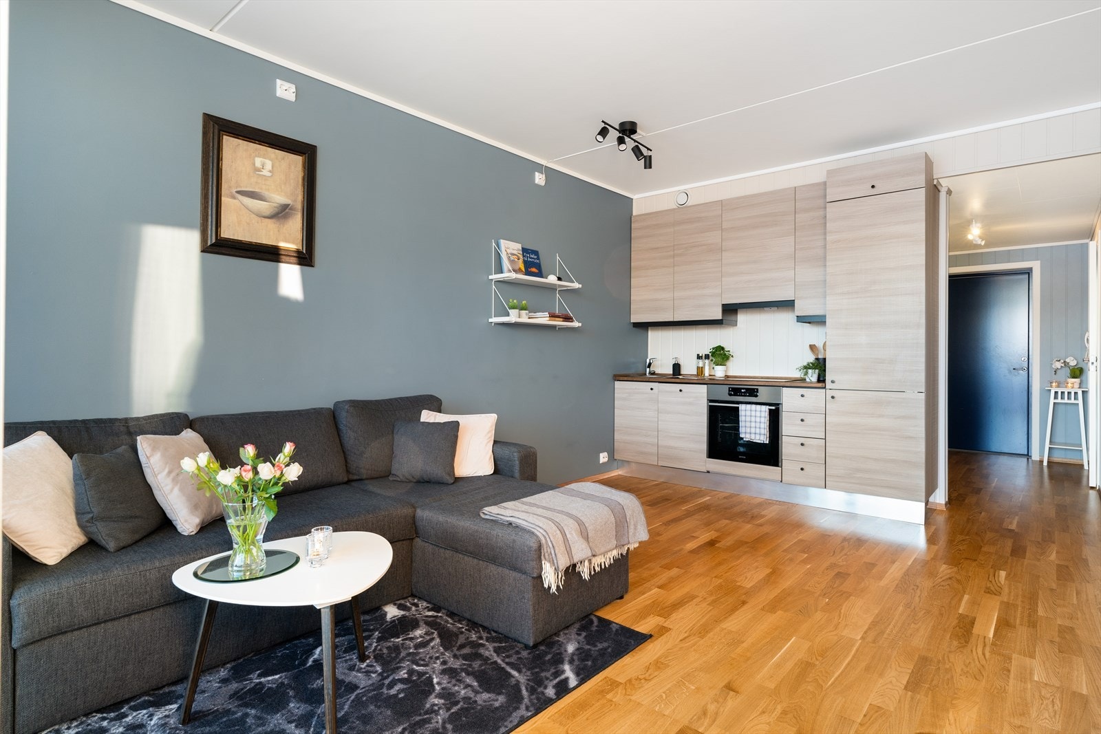 Bygget er fra 2020 og møter dagens krav til standard, estetikk og komfort. Galleribilde