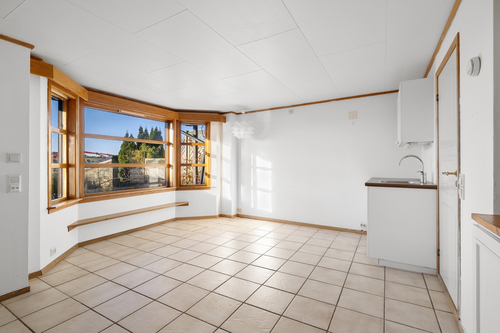 Stuen og kjøkkenet ligger i åpen løsning. Galleribilde