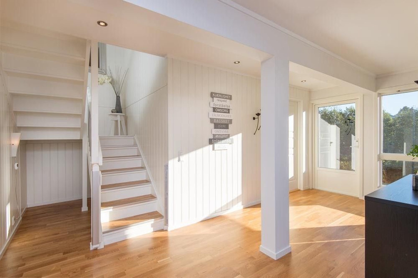 Trapp ned til underetasjen. Galleribilde