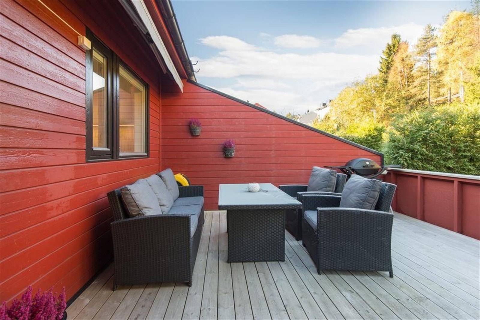 Terrasse ved inngangsparti. Galleribilde