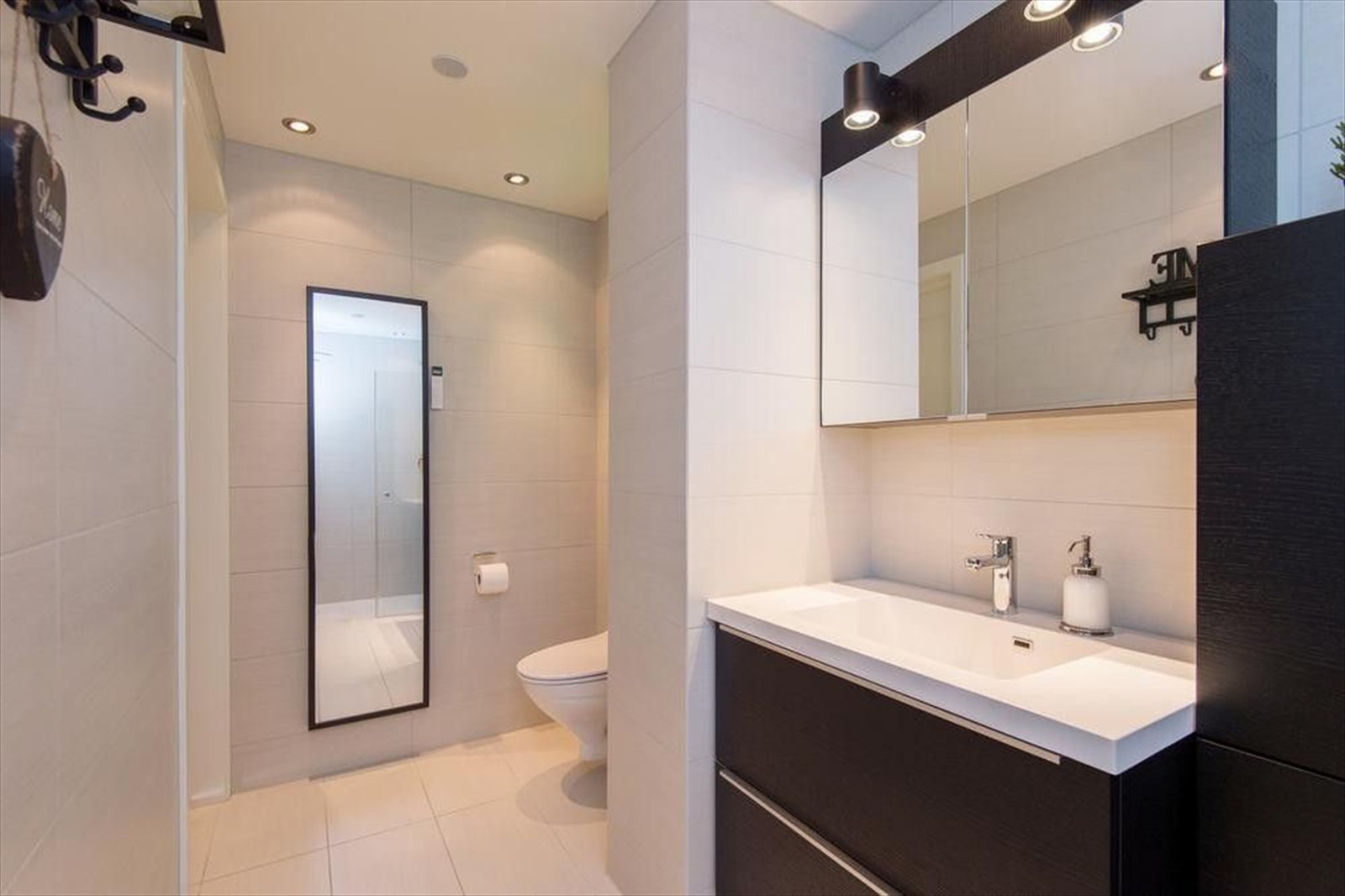 Moderne bad med lekre detaljer. Galleribilde