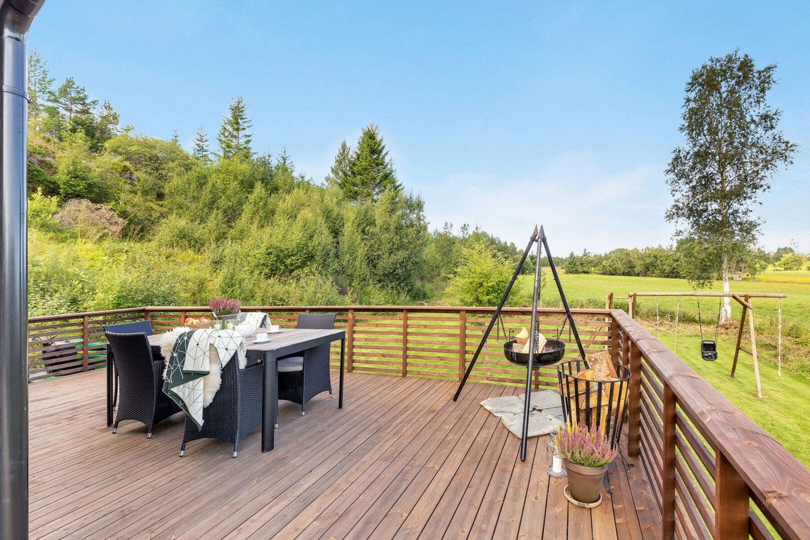 Romslig tomt på ca 2 mål. Galleribilde