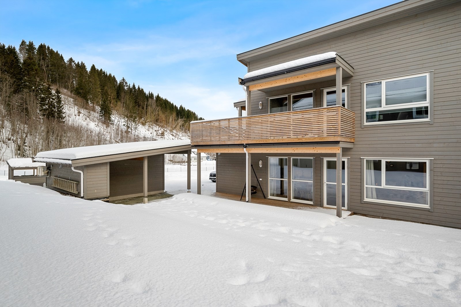 For lagring følger det med en utvendig bod på 5 kvm. Galleribilde