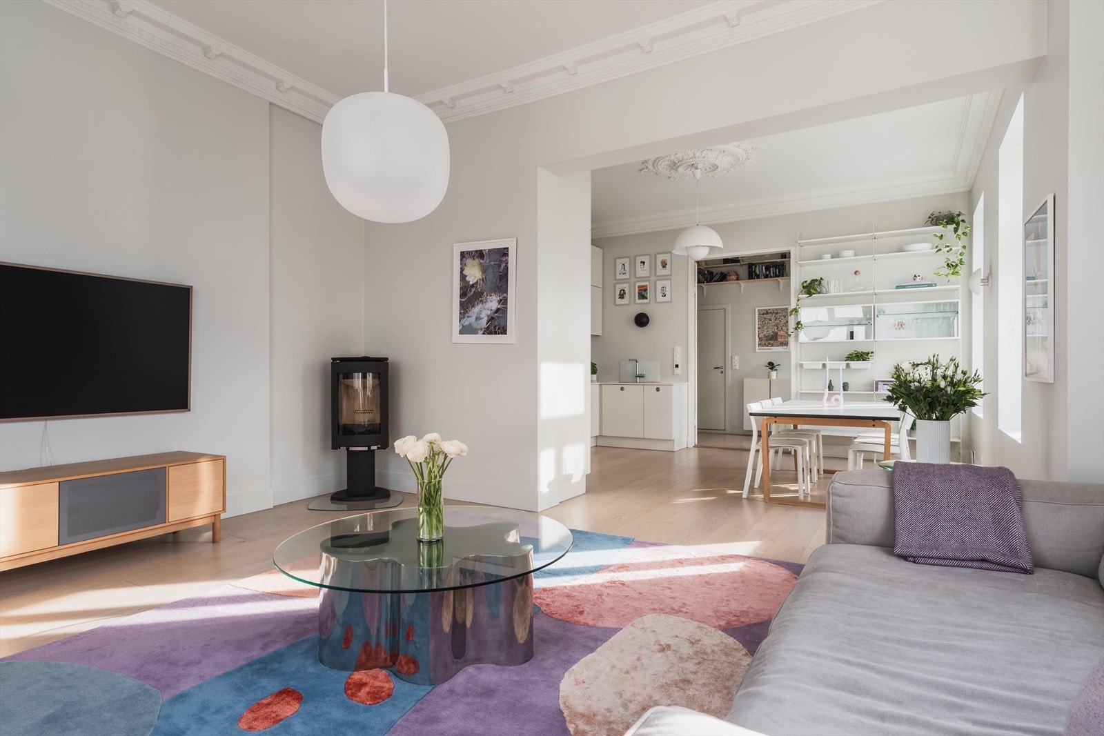 Leiligheten har en praktisk planløsning som byr på flere møbleringsmuligheter Galleribilde