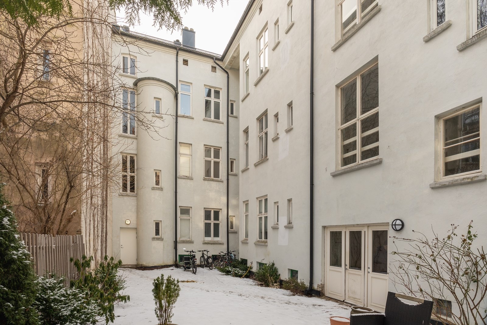 Bakgård Galleribilde