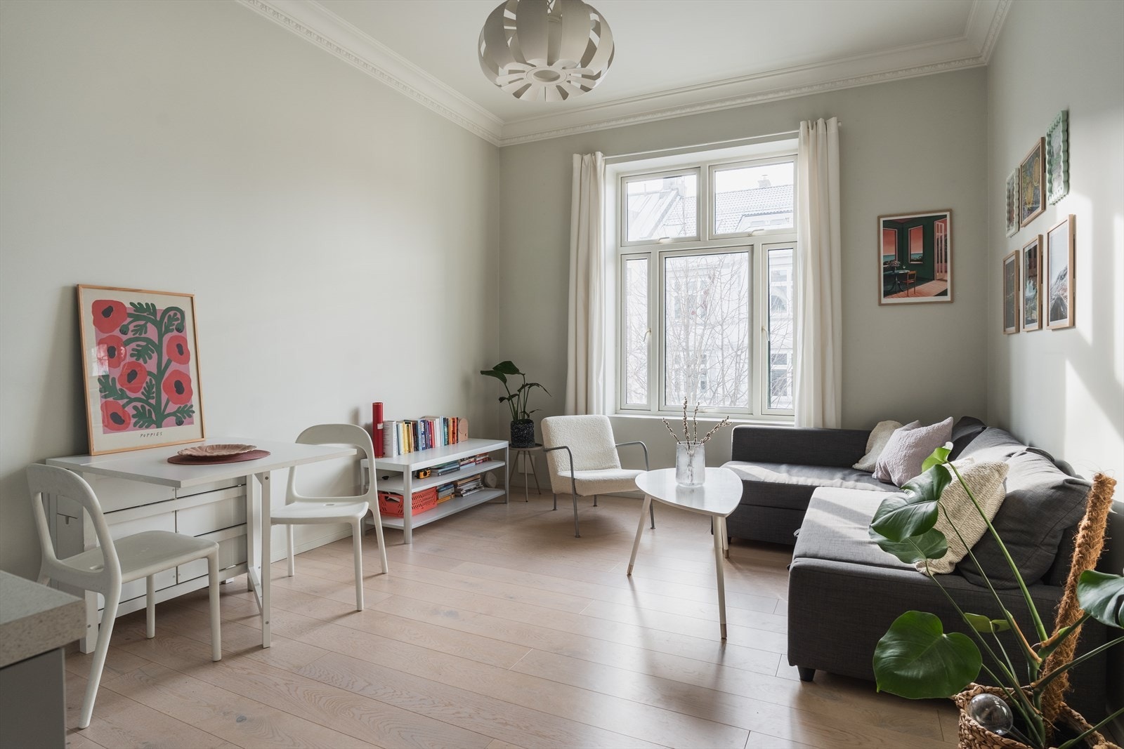 Hybelen er på hele 33 m² og inneholder: Entre, soverom, bad, stue, kjøkken. Galleribilde