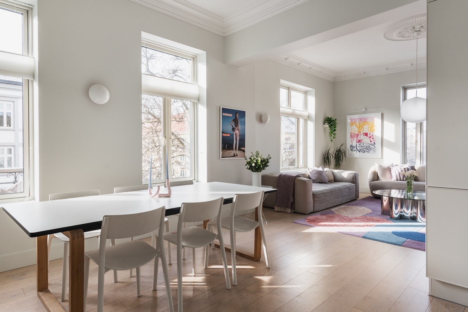 Her får du plass til et stort spisebord hvor du kan samle venner og familie til et hyggelig måltid Galleribilde