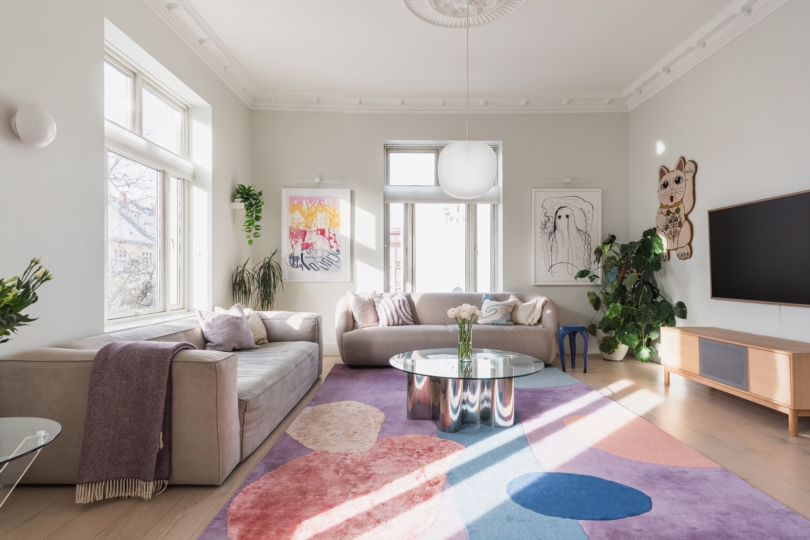 Hjørneleilighet med store vindusflater fra tre sider som sikrer en fantastisk lysinnslipp i boligen. Foto: Dag Sandven Galleribilde