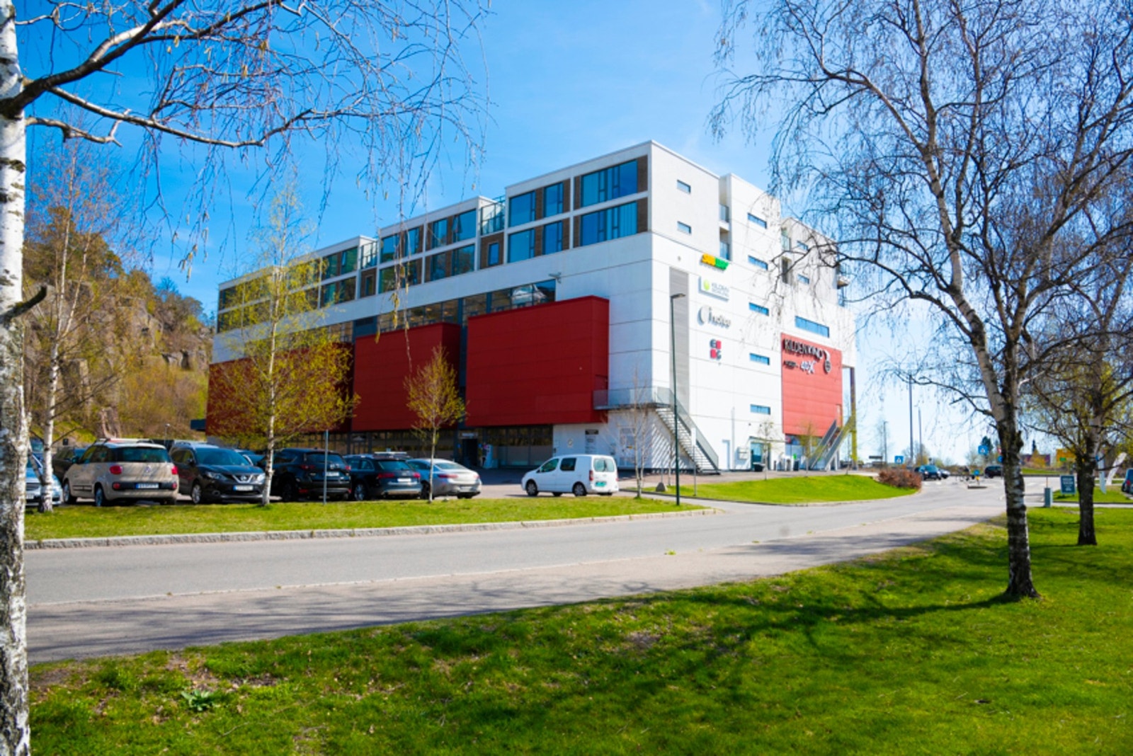 Her er det kort vei til en god film og en rask matbit Galleribilde