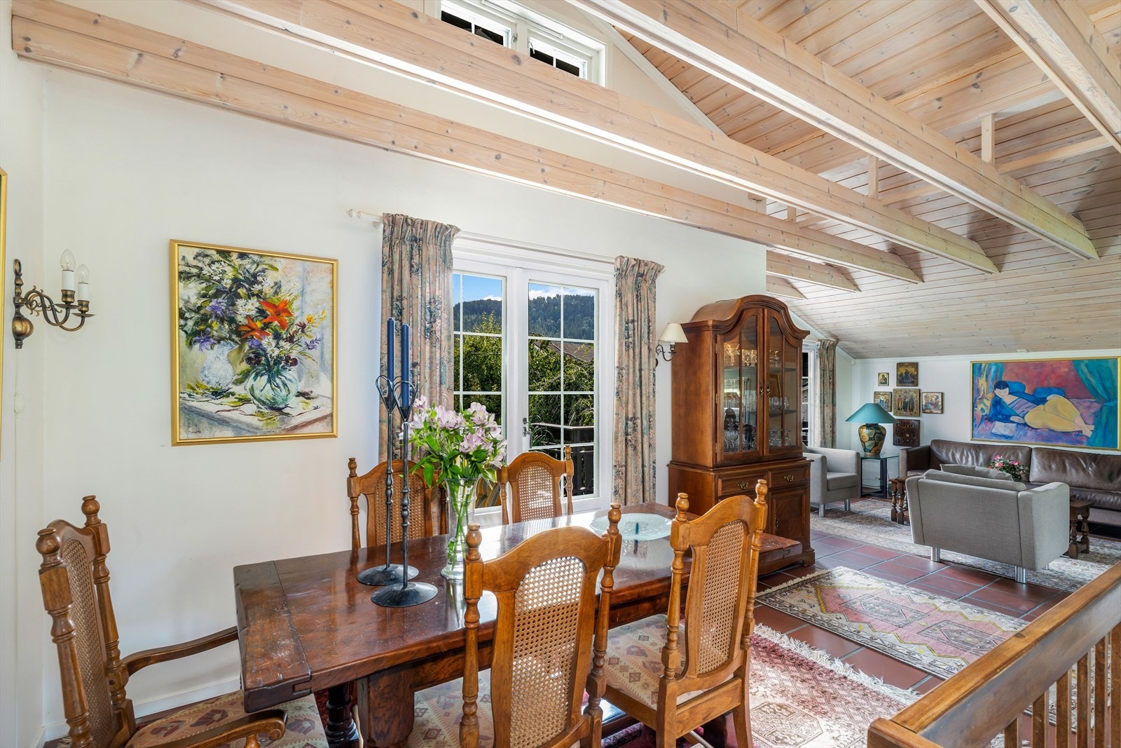 Fra spisestue mot stue. Galleribilde