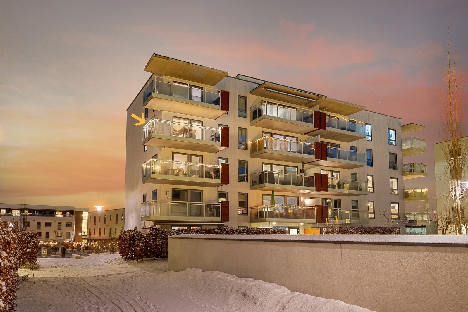 Boligen har nærhet til sjøen også andre vei, ned mot Sjøflyhavna og Telenor-stranda Galleribilde