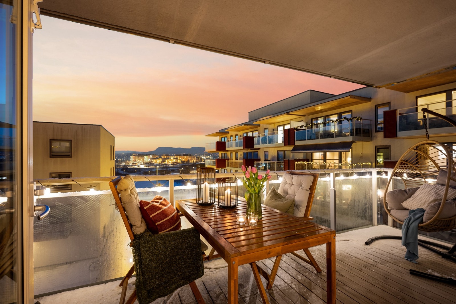 Fra balkongen har man nydelig utsikt og gode solforhold Galleribilde