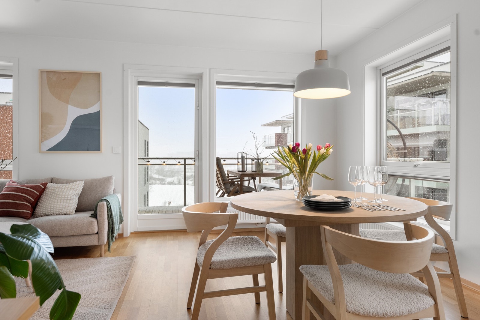 Fin planløsning i boligen og godt lysspill Galleribilde