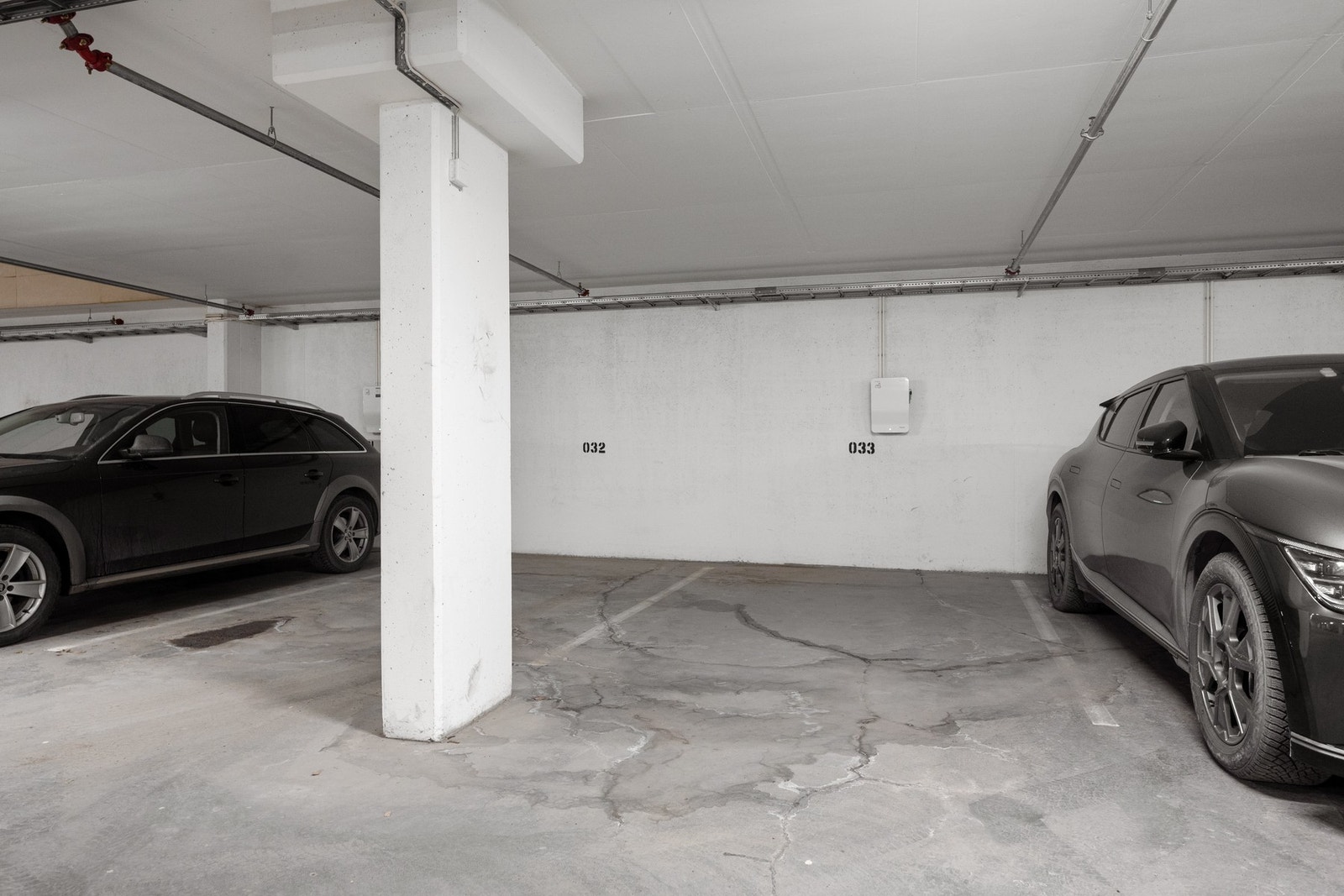 Det medfølger en garasjeplass med elbil-lader (merket nr. 33) i felles garasjekjeller Galleribilde